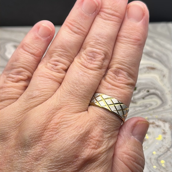Silver & Gold Ring, Men’s or Women’s - Picture 3 of 4